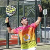 Camiseta deportiva unisex en uso