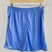 Pantalón corto con bolsillos de hombre